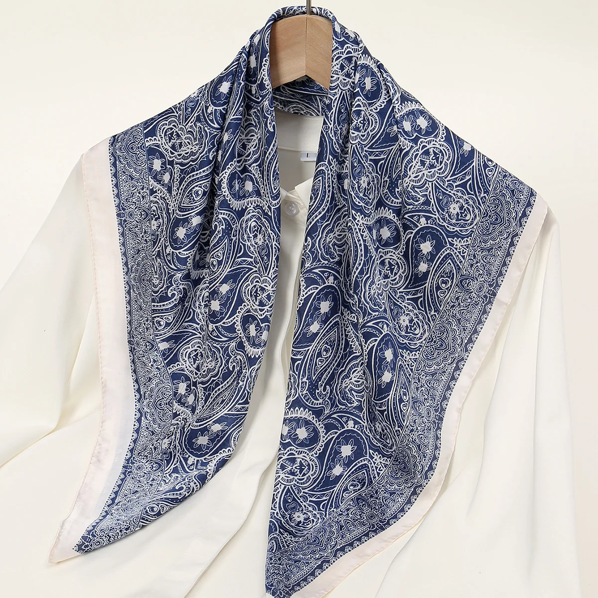 Newest Temperament Imitation Silk Square Scarf Classic Cashew Print Travel Vacation Lightweight Leisure Sun Pretection Scarf