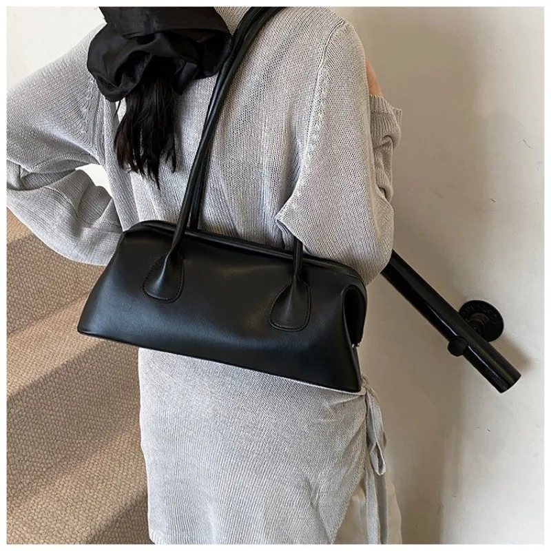 

Trendy Retro Crossbody Bag with Modern Style - Niche High-End Design for Girls' Sweet Casual Daily Outfits Use