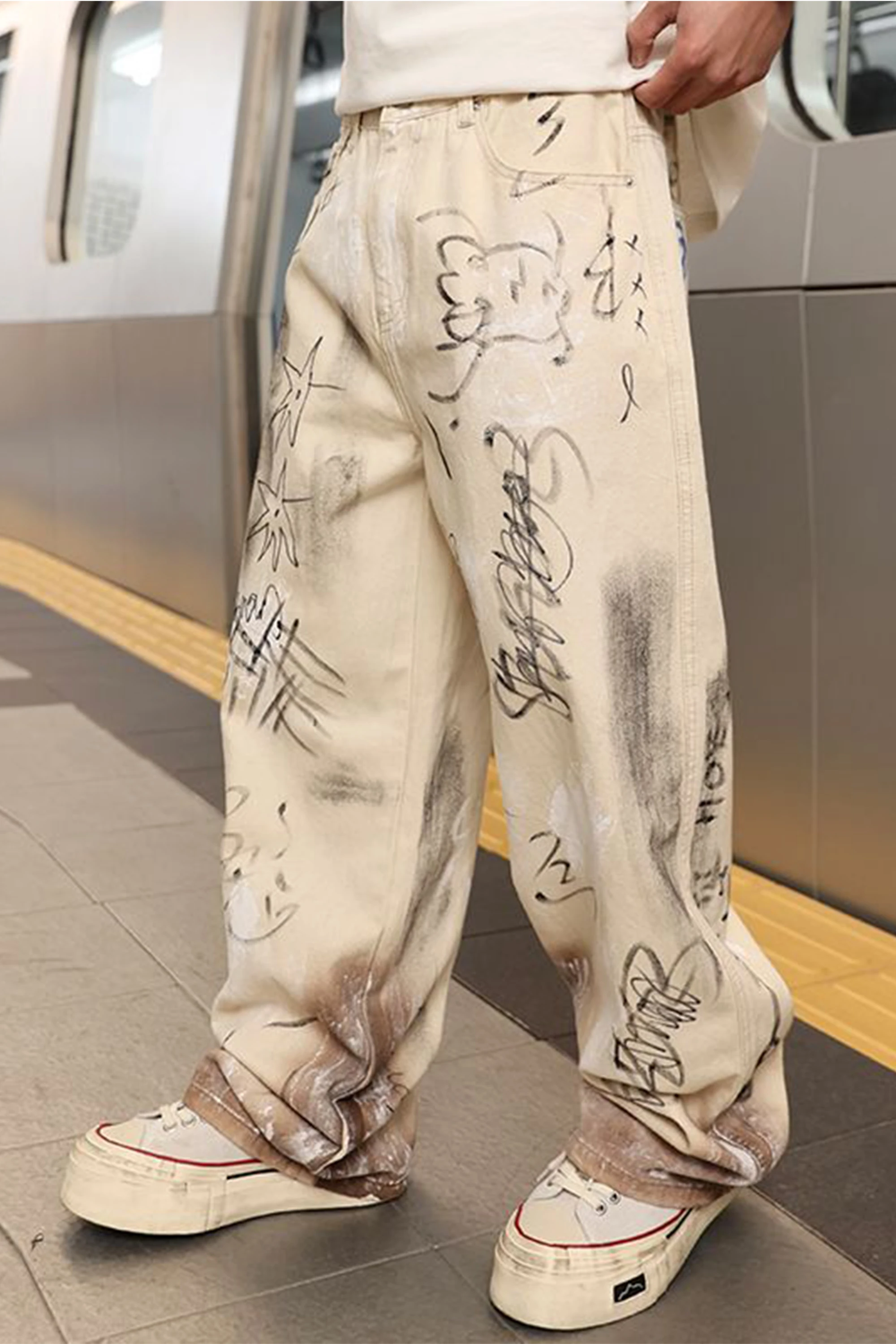 American High Street Vibe Style Graffiti Off-White Jeans for Men, New Spring and Autumn Retro Loose Versatile Wide-Leg Floor-Length Pants Suitable for Parties and Trendy Gatherings