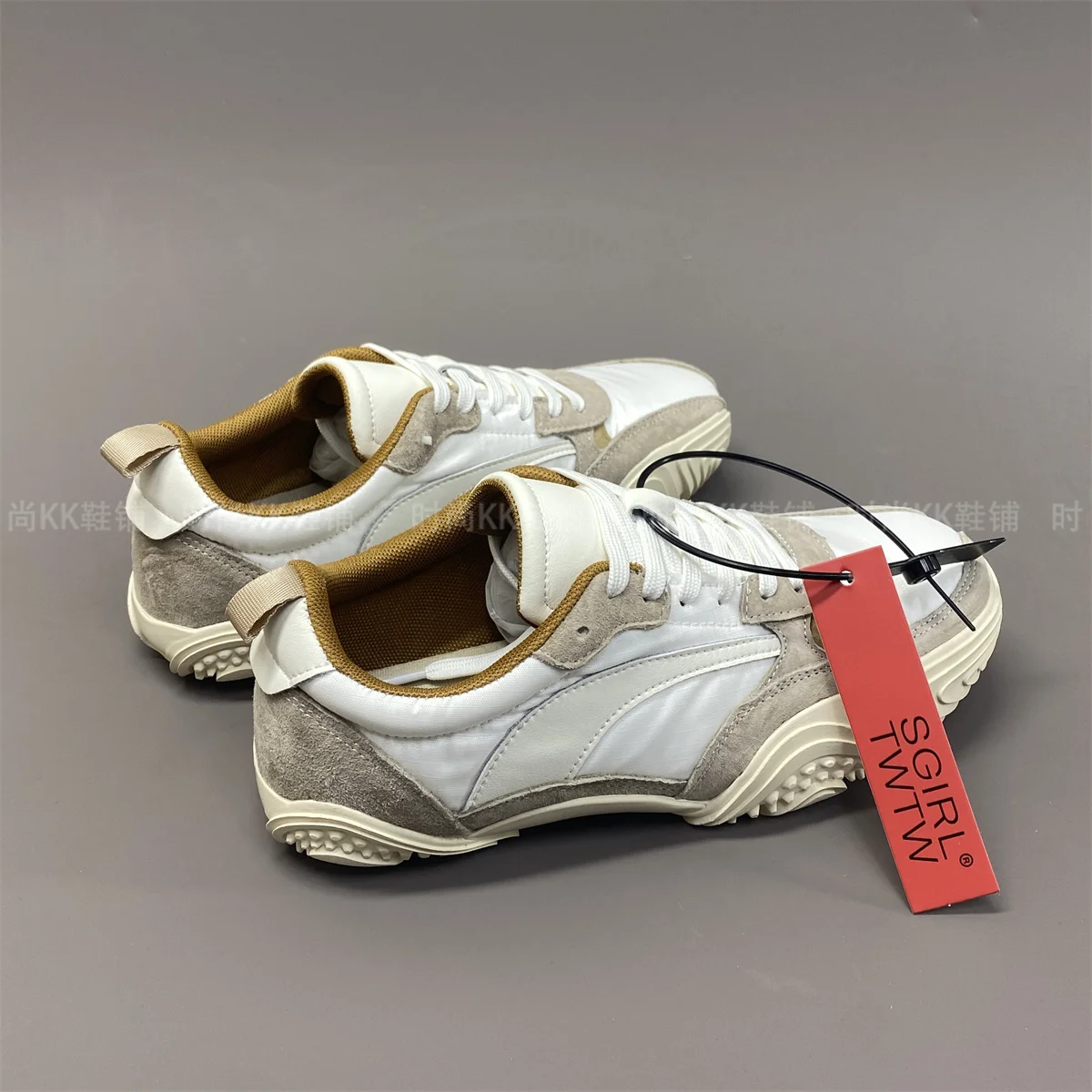 

New hot sale professional training breathable wear-resistant high quality badminton shoes badminton shoes very good