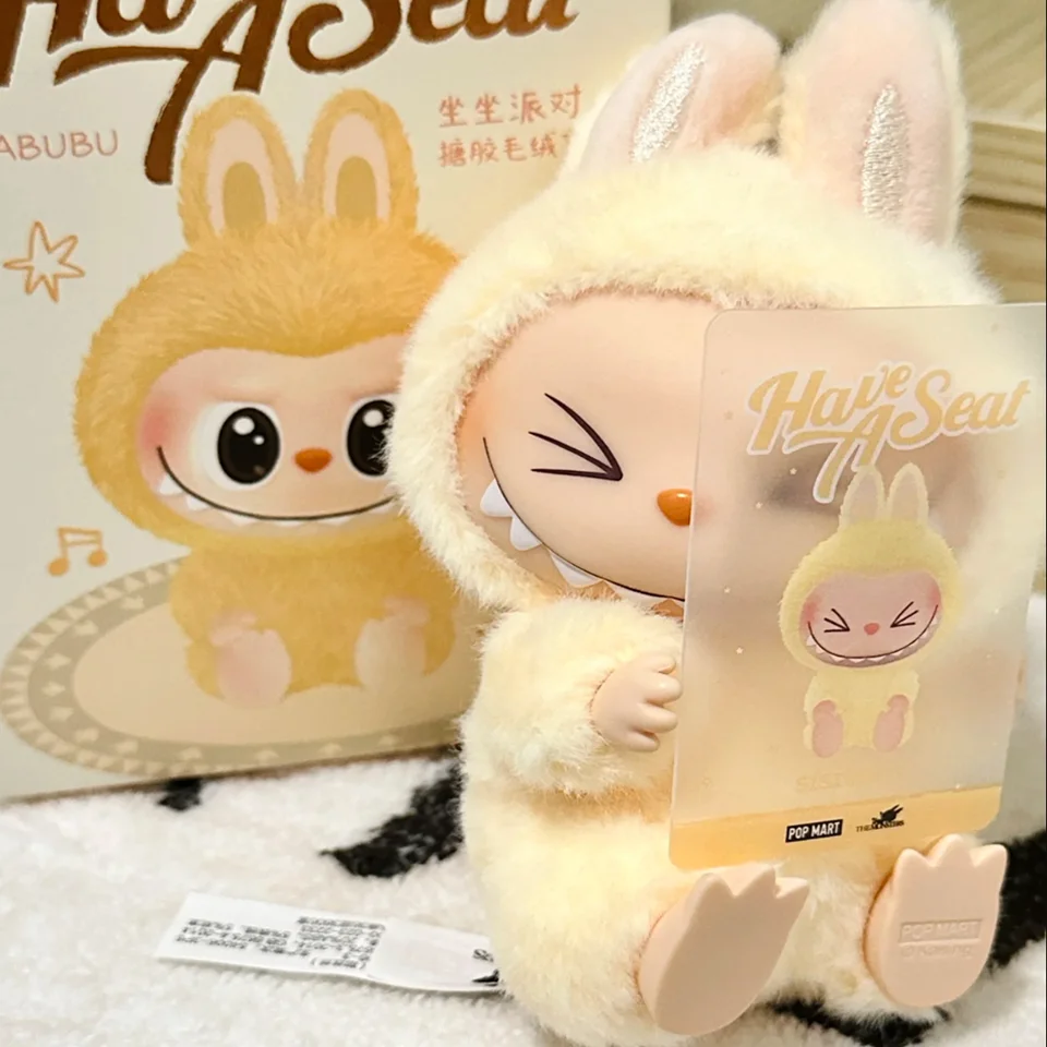 Figura de Anime Labubu caja ciega tiene un asiento serie vinilo colgante muñeca modelo juguete lindo monstruo réplica llavero juguetes regalos de cumpleaños