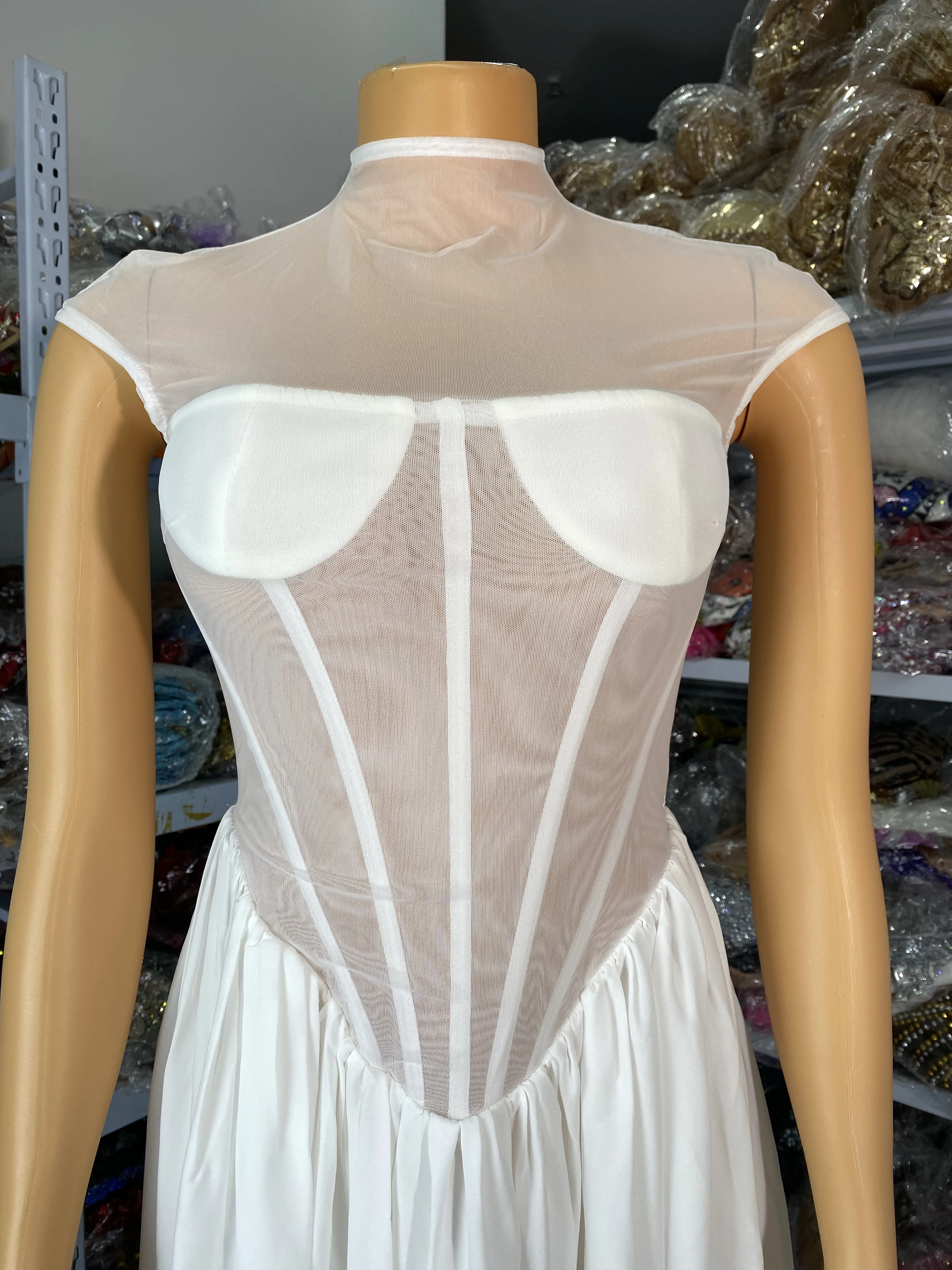 Abiti da ballo bianchi di lusso da donna Corsetto trasparente Top in chiffon Fondo maxi Abiti da festa di nozze da sera per celebrità lunghi di compleanno