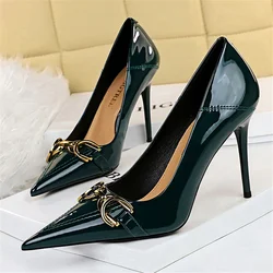 Luksusowy design Kobiety 10cm Wysokie obcasy Metalowa klamra Zielone czółenka Lady Plus Size Ślubne szpilki Party Nude Replika Prom Shoes