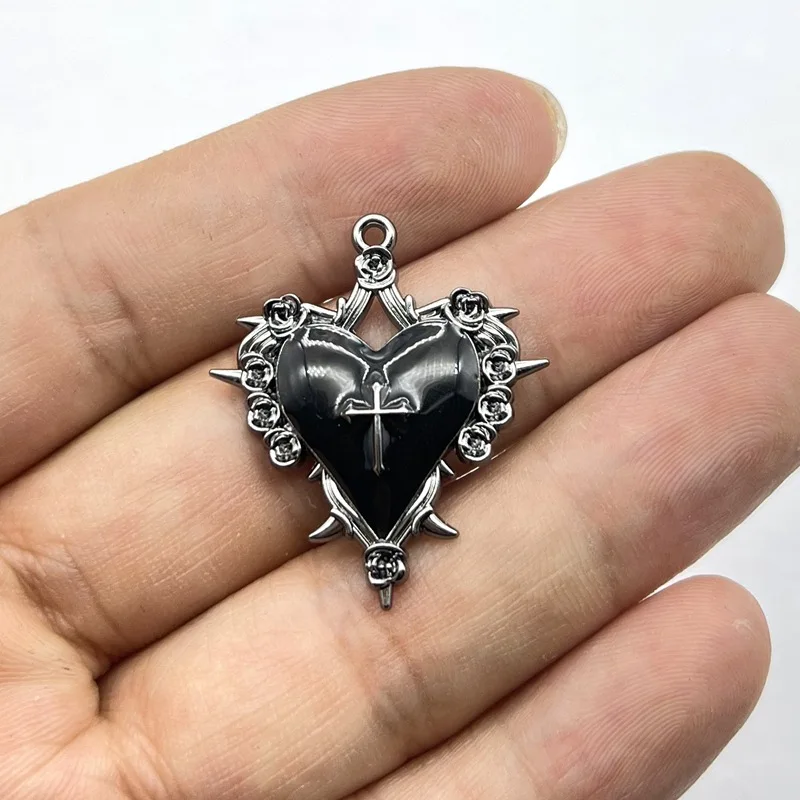 6 Stück dunkler Stil Dorn Rose Kreuz Herz Charms Emaille Halloween Anhänger Designer Charms passen Schmuckherstellung DIY Schmuckzubehör – Detail 3