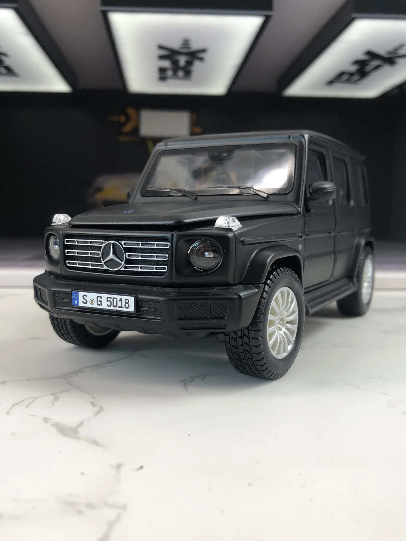 

Maisto 1:25 имитация цинкового сплава 2019, модель автомобиля Mercedes Benz G-Class, статическое украшение, металлический коллекционный подарочный автомобиль