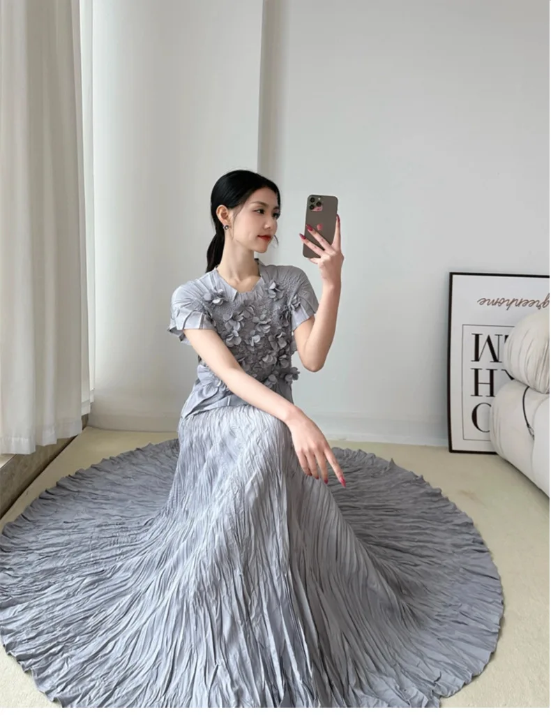 Factory direct sales of new spring/summer style 3D floral short-sleeved top and skirt, slimming and fashionable women's set.