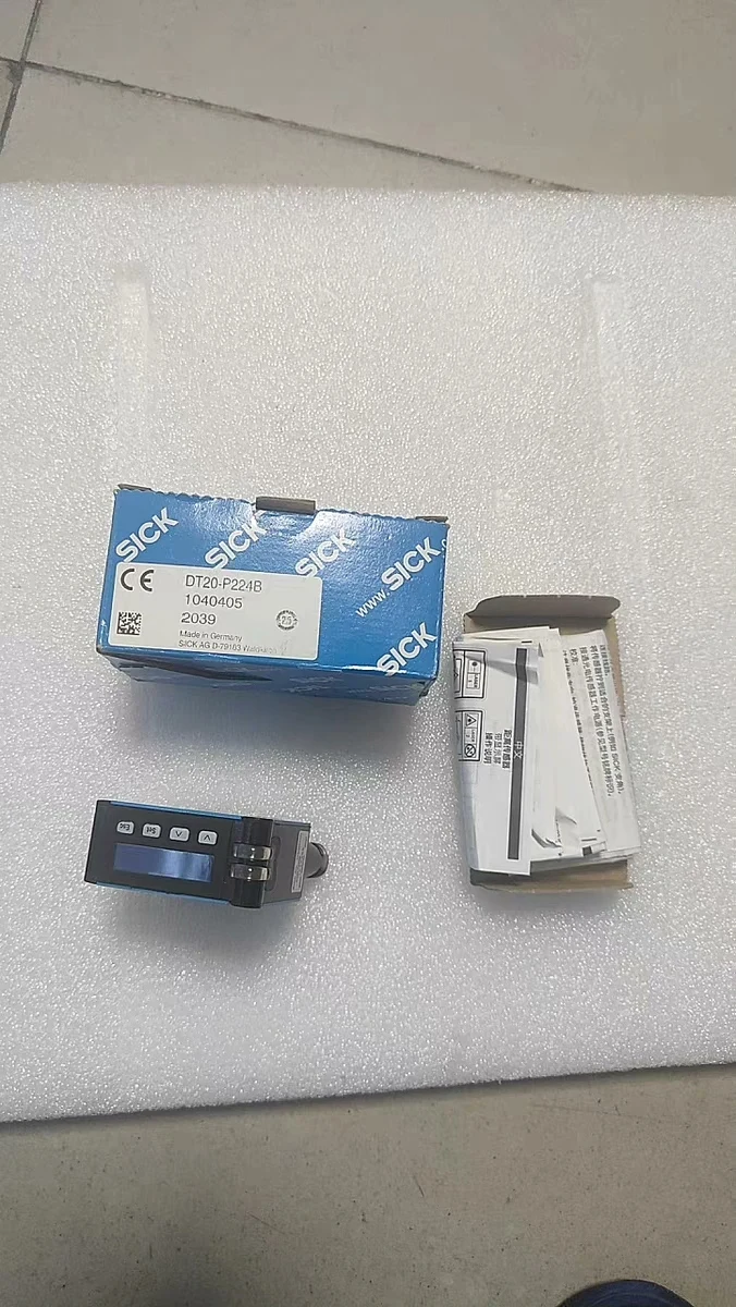 Germany SICK SICK laser distance sensor DT20-P224B, order number 1