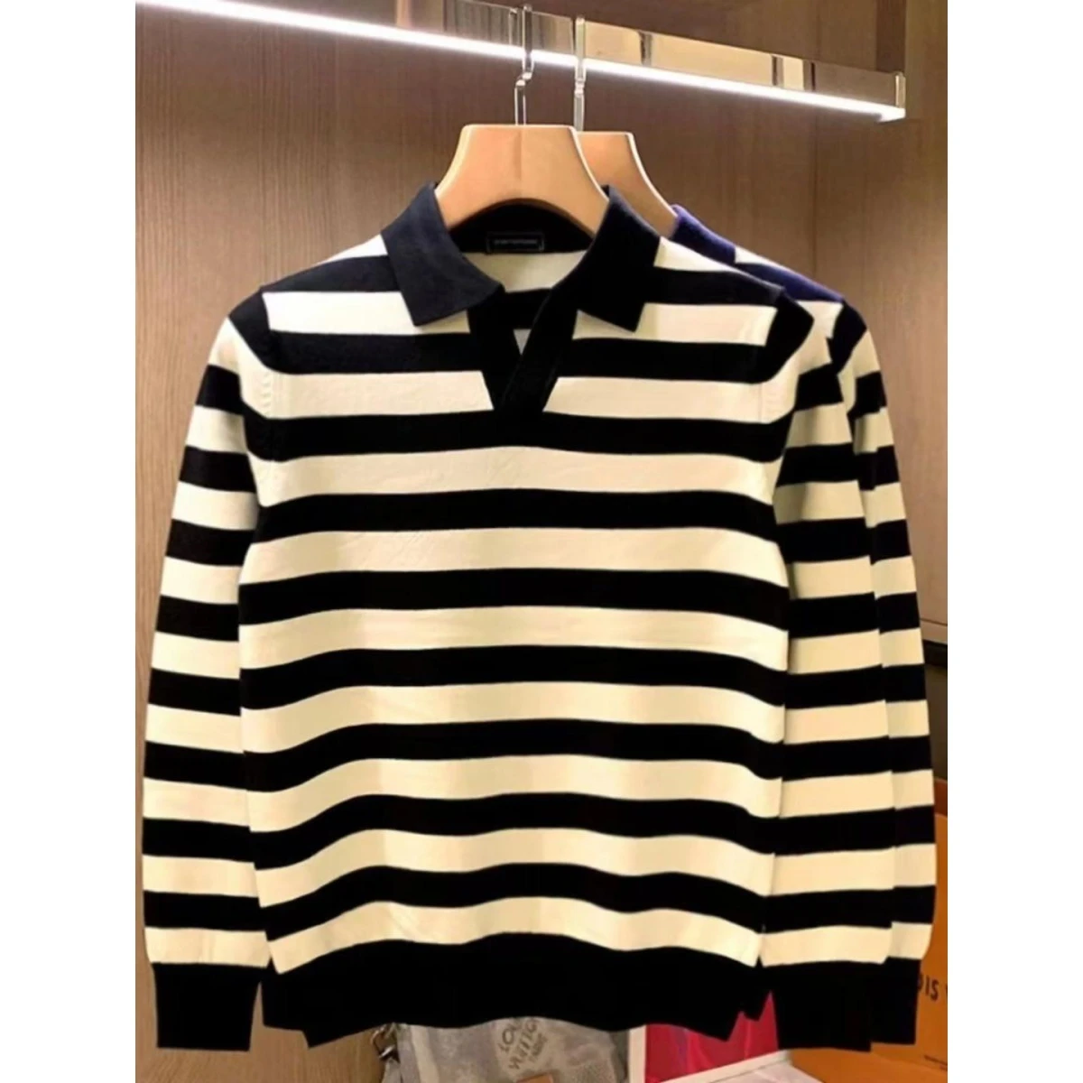 

High Quali Men's Loose Fit Long Sve Knitwear V-Ne Casual Sle Striped Patchwork Autumn Faion Outerwear Sweater