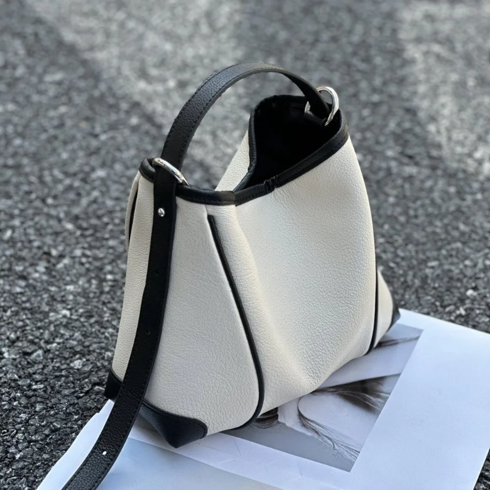 

New Women's Bag Versatile Premium Underarm Tote Unique Simple Fashion Niche Design High-quality Bucket Bag Large Capacity