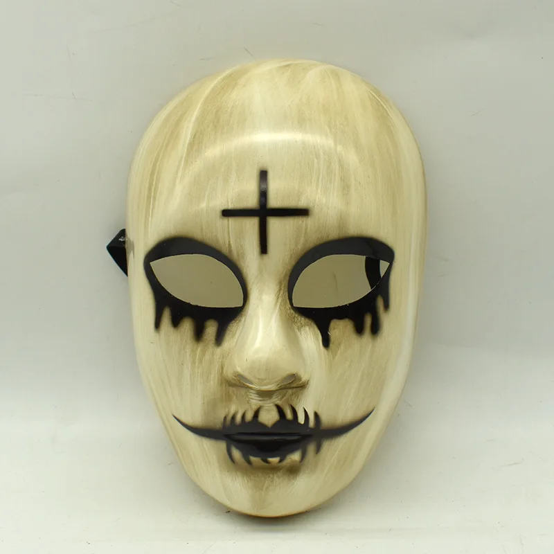 يخطط البشر بشكل واضح لأقنعة الهالوين المتقاطعة من الذكور والإناث