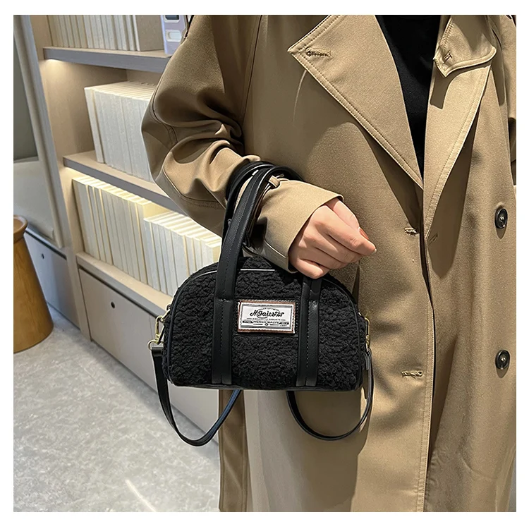 Vintage Soft Plush Women\'s Tote Purse Handbags Winter Faux Lamb Wool Female Shoulder Bags Simple Ladies Small Messenger Bag