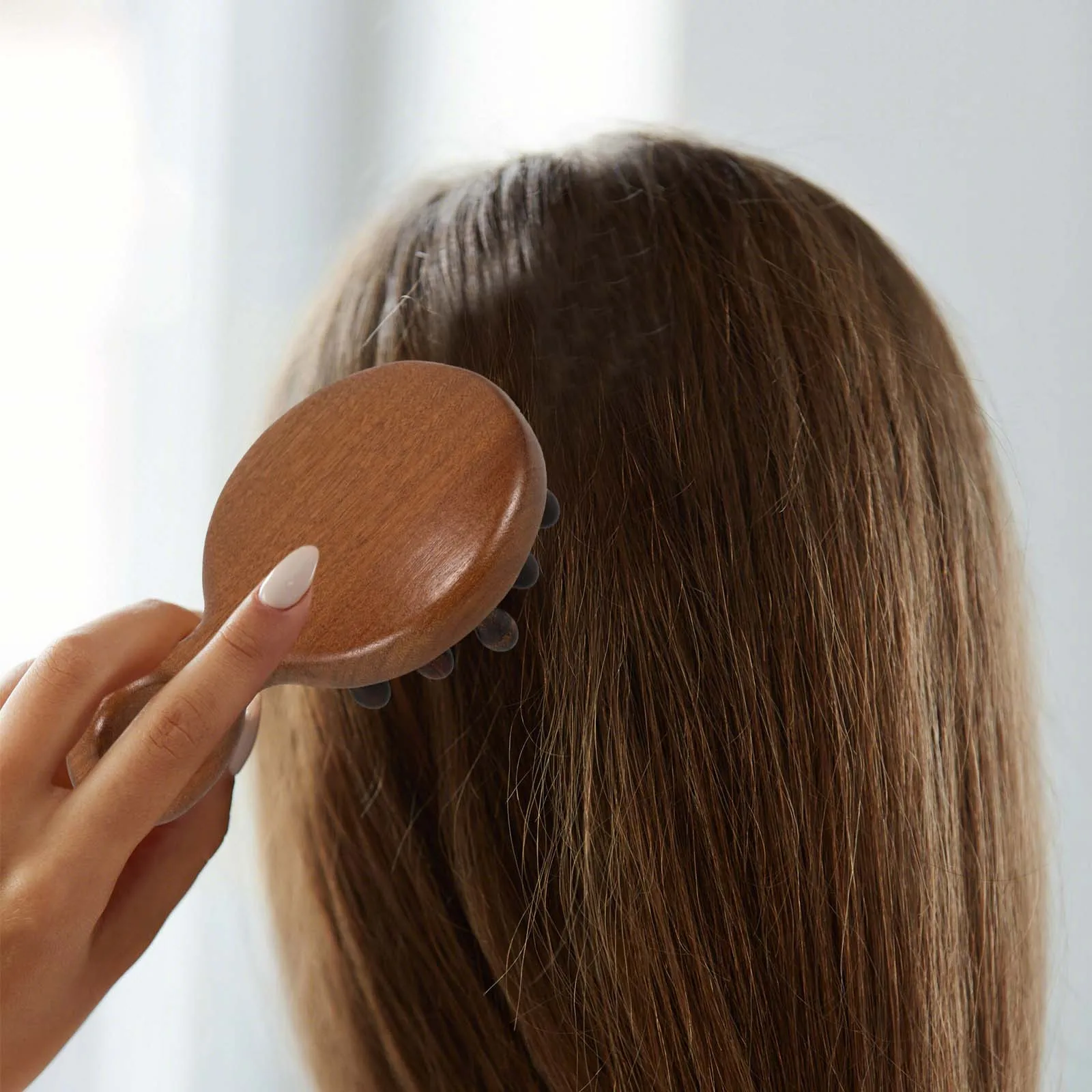 

Деревянная расческа с широкими зубьями для массажа кожи головы, портативная антистатическая эргономичная конструкция для вьющихся прямых домашних использования