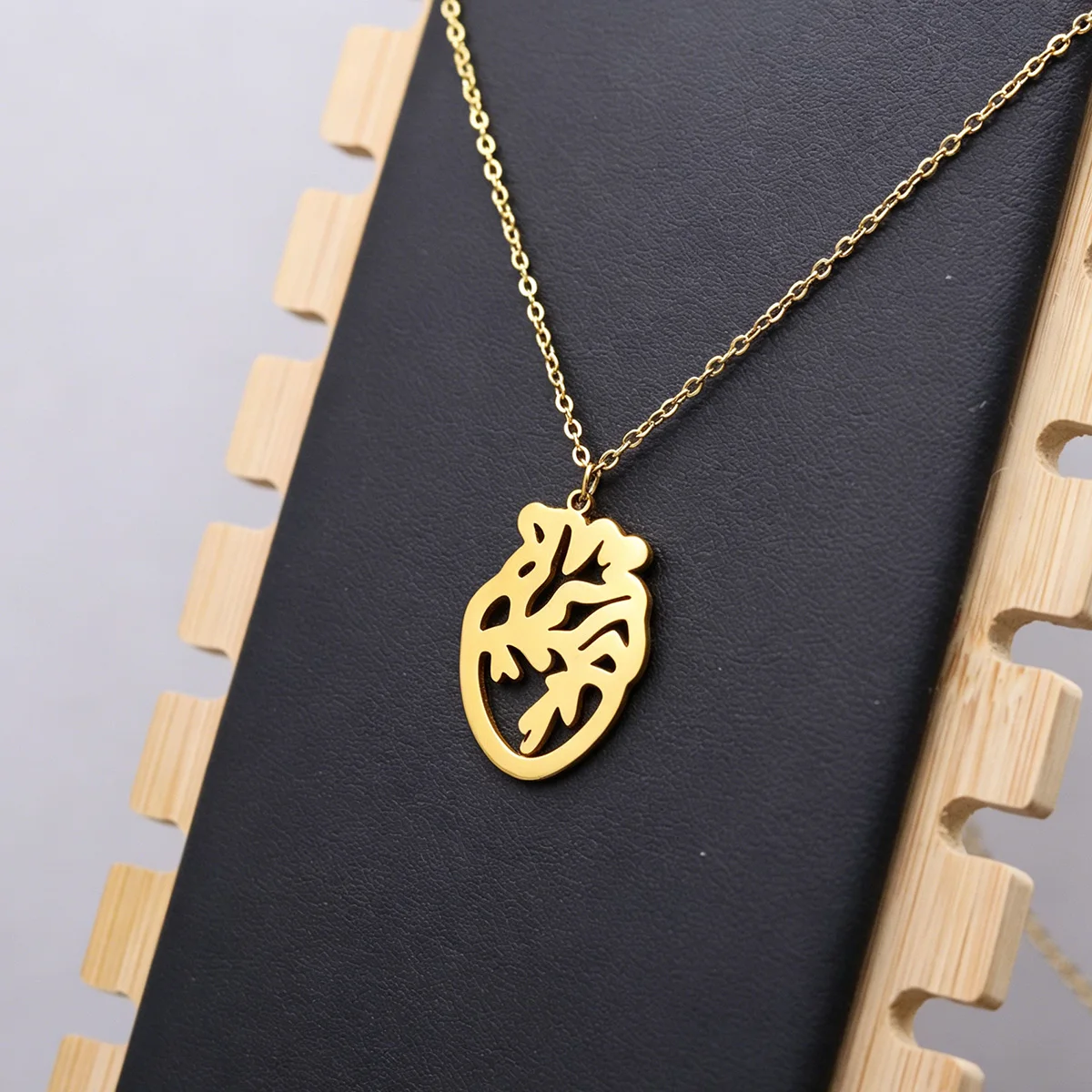 QIAMNI Cardiac Organ Necklace Stainless Steel Anatomical Heart Pendant Clavicle Chain Choker Trendy Jewelry Doctor Nurse Gift