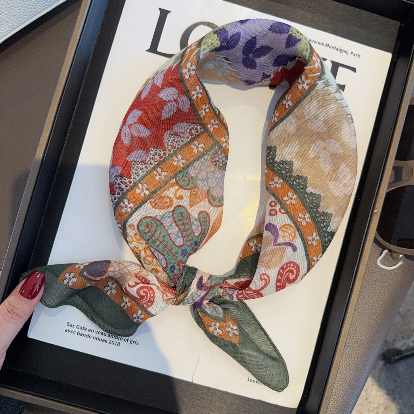 lenco-feminino-versatil-pequeno-quadrado-58-com-estampa-floral-totem-abstrata-decorativo-para-o-dia-a-dia-protecao-para-o-pescoco-e-cabeca