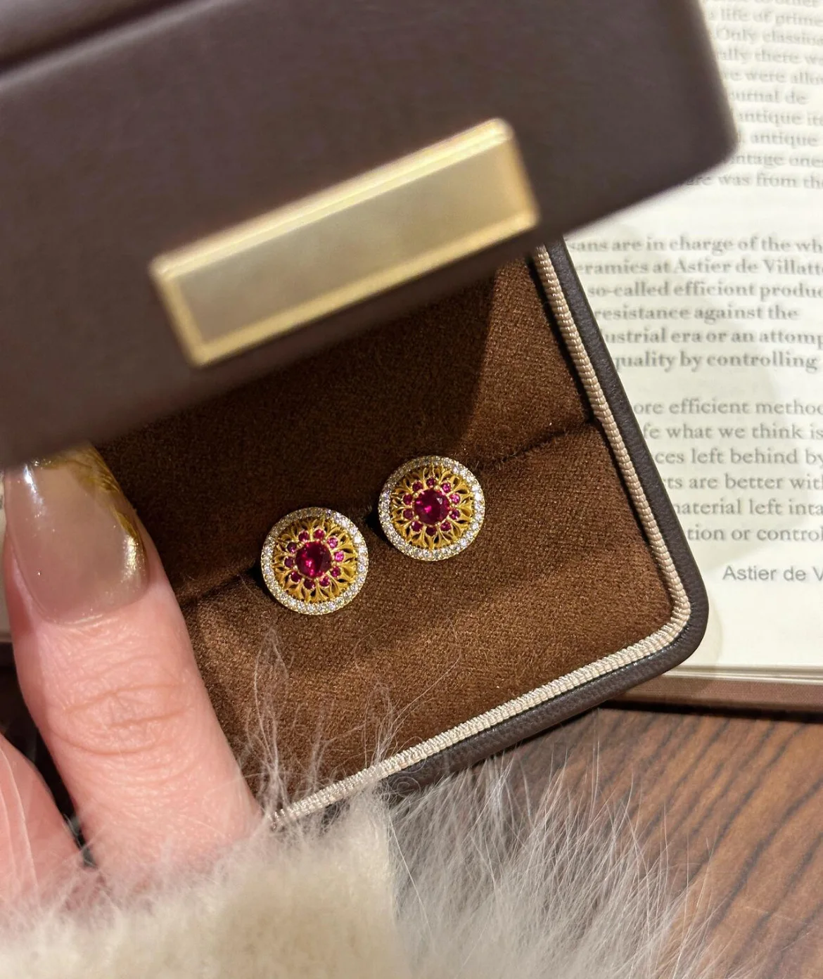 

Luxury Retro Jewelry Hollow Design Gold Color Stud Earrings with Red Zircon Ruby Banquet Party Accessories For Women