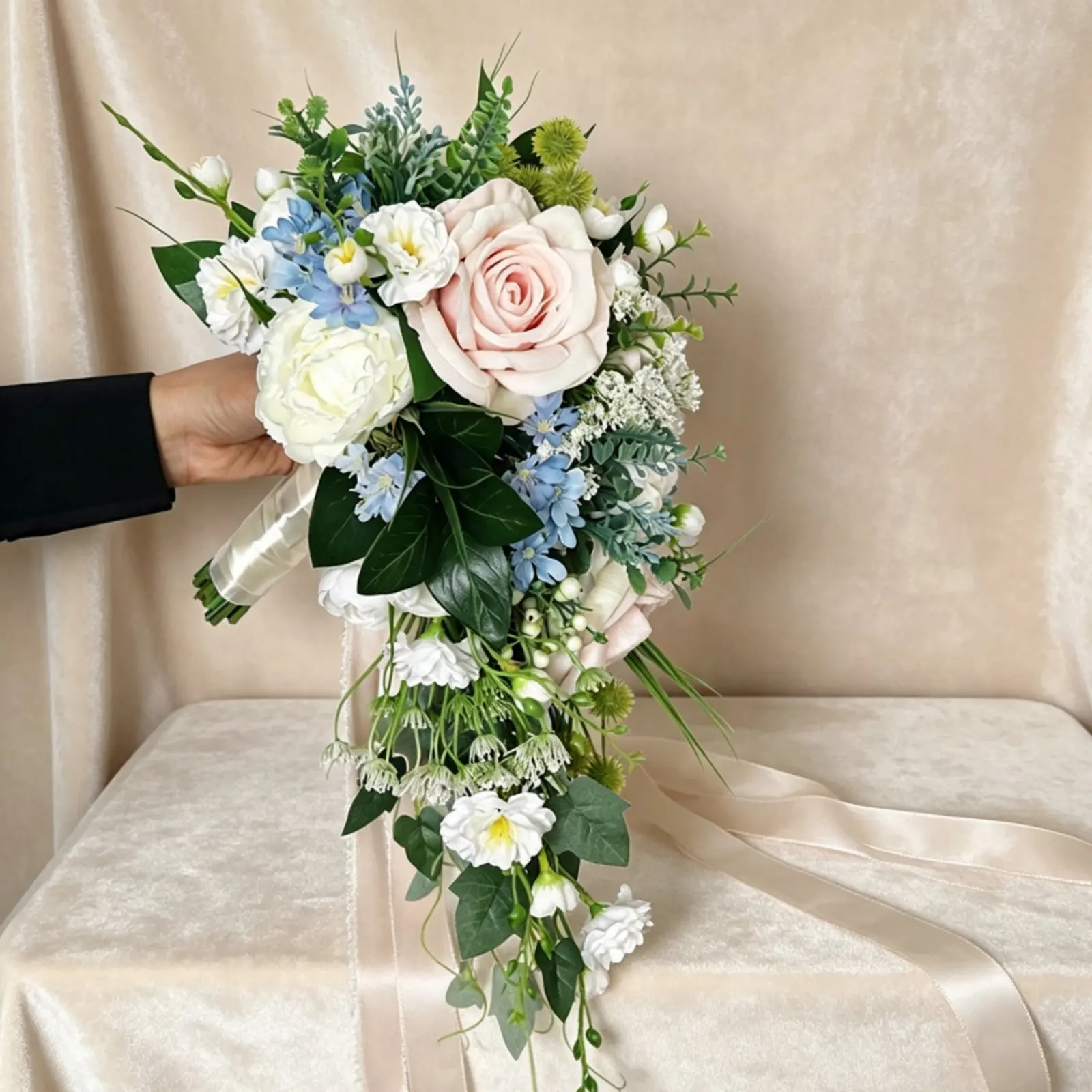 

Artificial Bridal Flower Arrangement Romantic Cascading Bridal Flower Arrangement Ready to Use Lifelike for Photoshoot