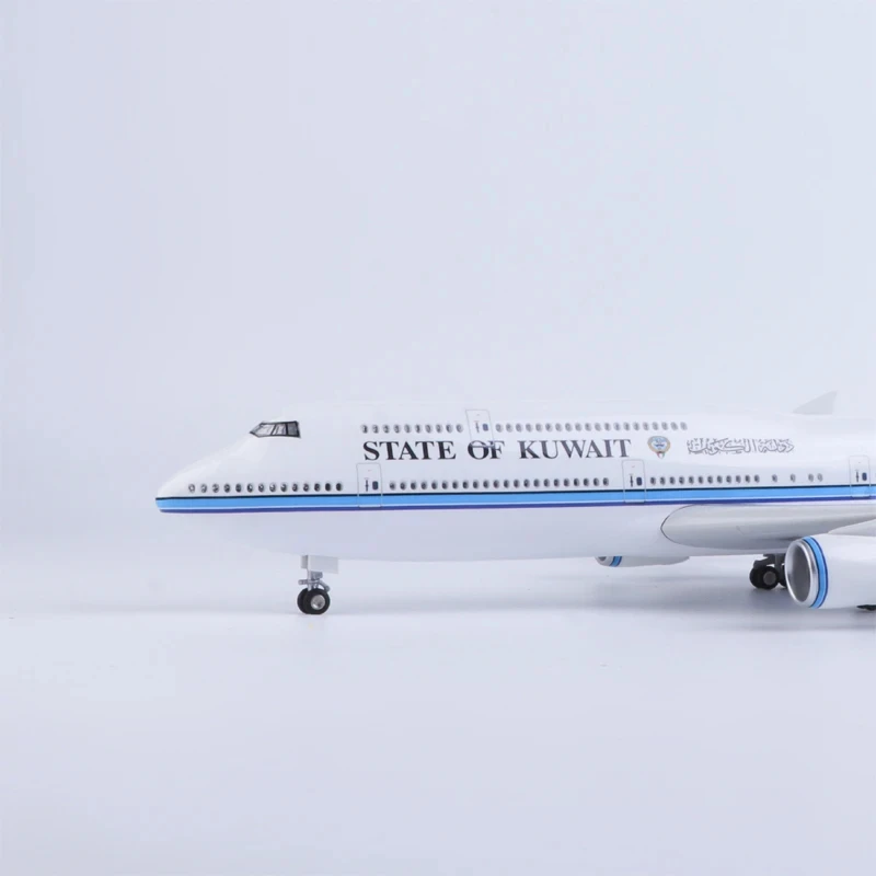 1/150 Scale Model State Of Kuwait Airways B747-8 Airplane Toys Airline With Light Resin Plane Collection Display Decoration Gift