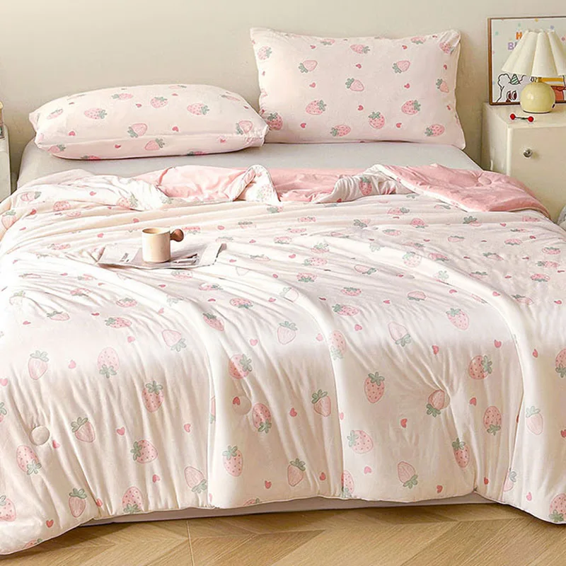 Cute Strawberry Print Summer Cooling Comforter Lightweight Spandex Filled Air Conditioning Blanket Washable Thin Quilt