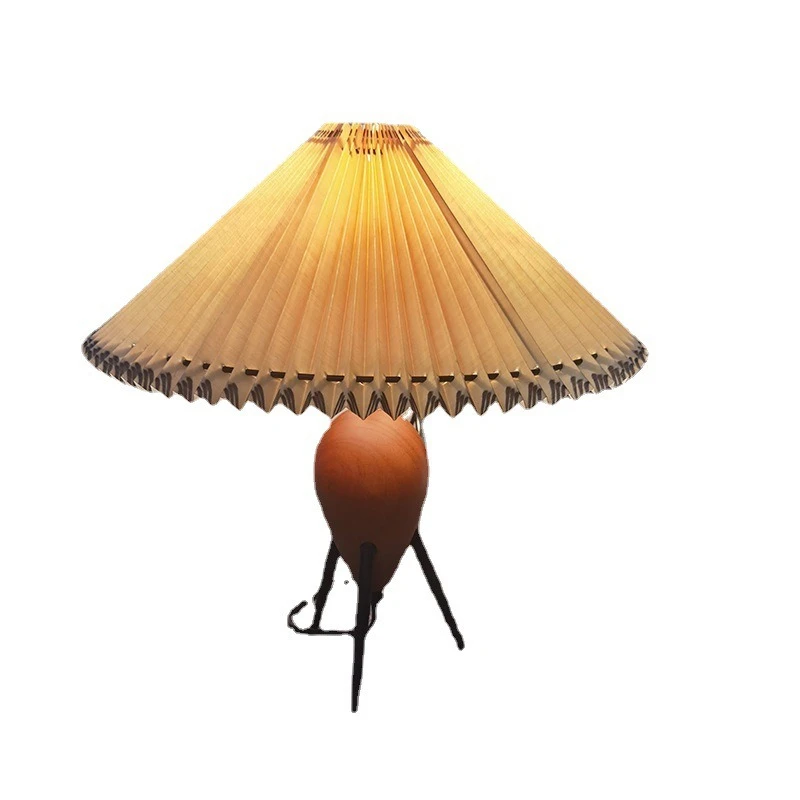 

Настольная лампа для украшения спальни в средневековом стиле, блоггер, сеть в одном стиле, красный свет, ретро, атмосфера гостиной, настольная лампа