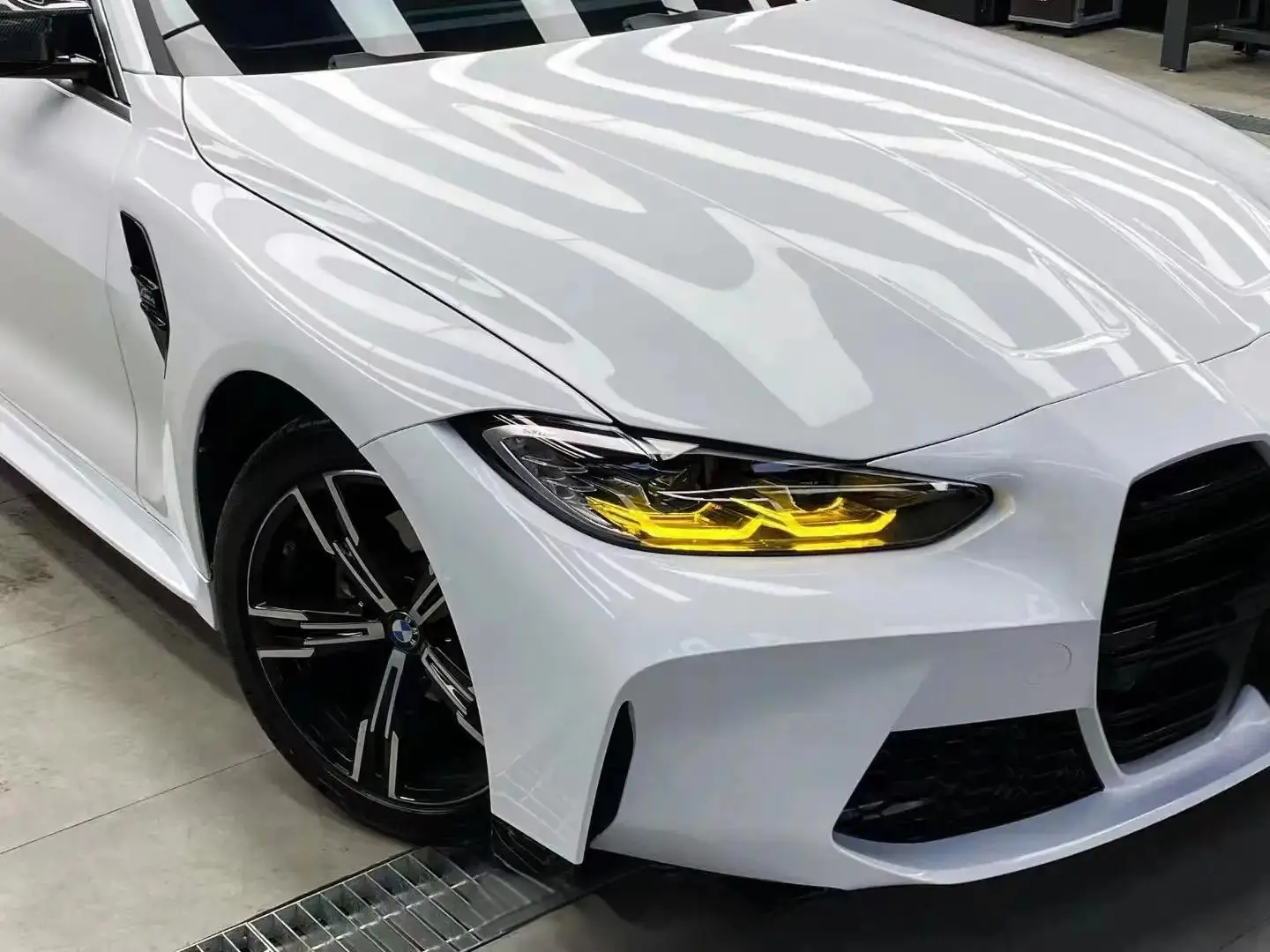 مشرق الأبيض الفينيل التفاف ذاتية اللصق السيارات دراجة نارية الجسم التفاف ملصق لامع الأبيض الفينيل فيلم لامعة الأبيض اكسسوارات السيارات #2