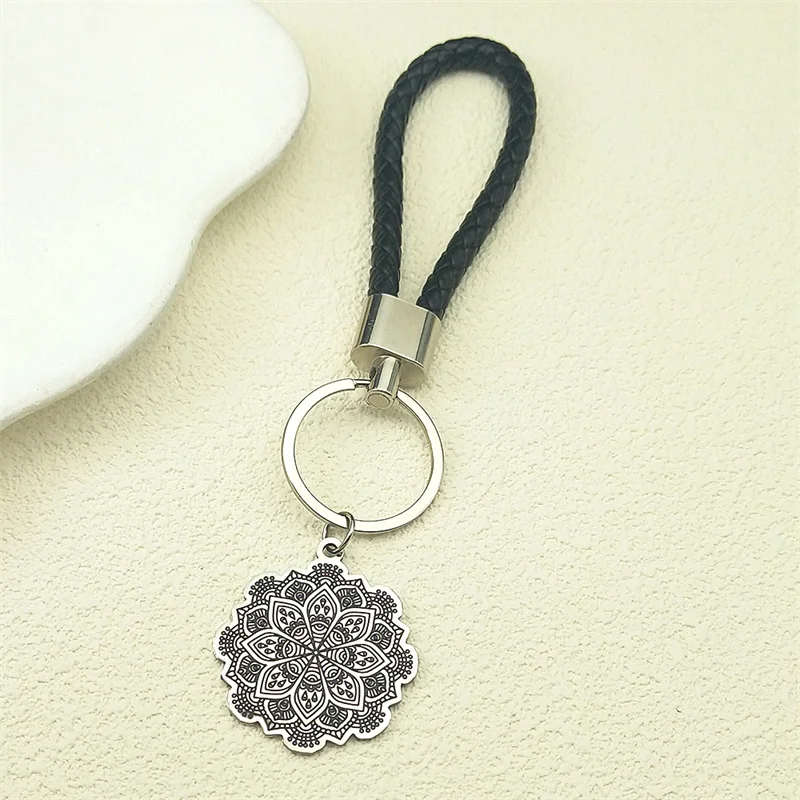 Kép 3: Mandala virágos bel Élet Rozsdaálló Acél Maszlag stramonium keychain számára Nők Ezüst színben keyholder ékszer ajándékok