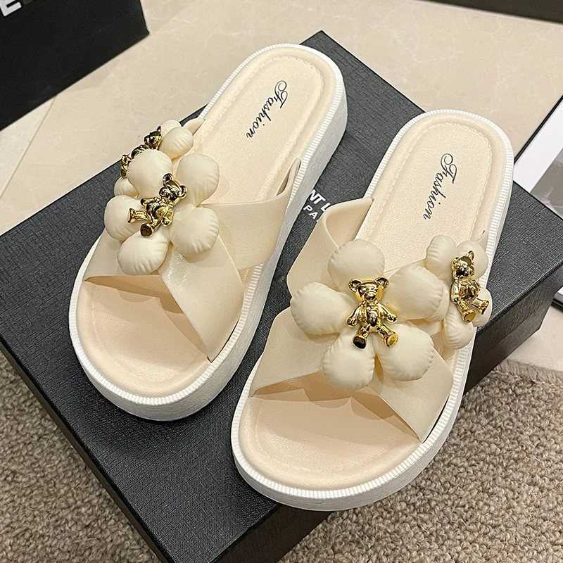 Trendy Flower Summer New Slippers for Women's Fashion Versatile Thick Sole Slimming Korean Edition Outwear Home Casual Slippers