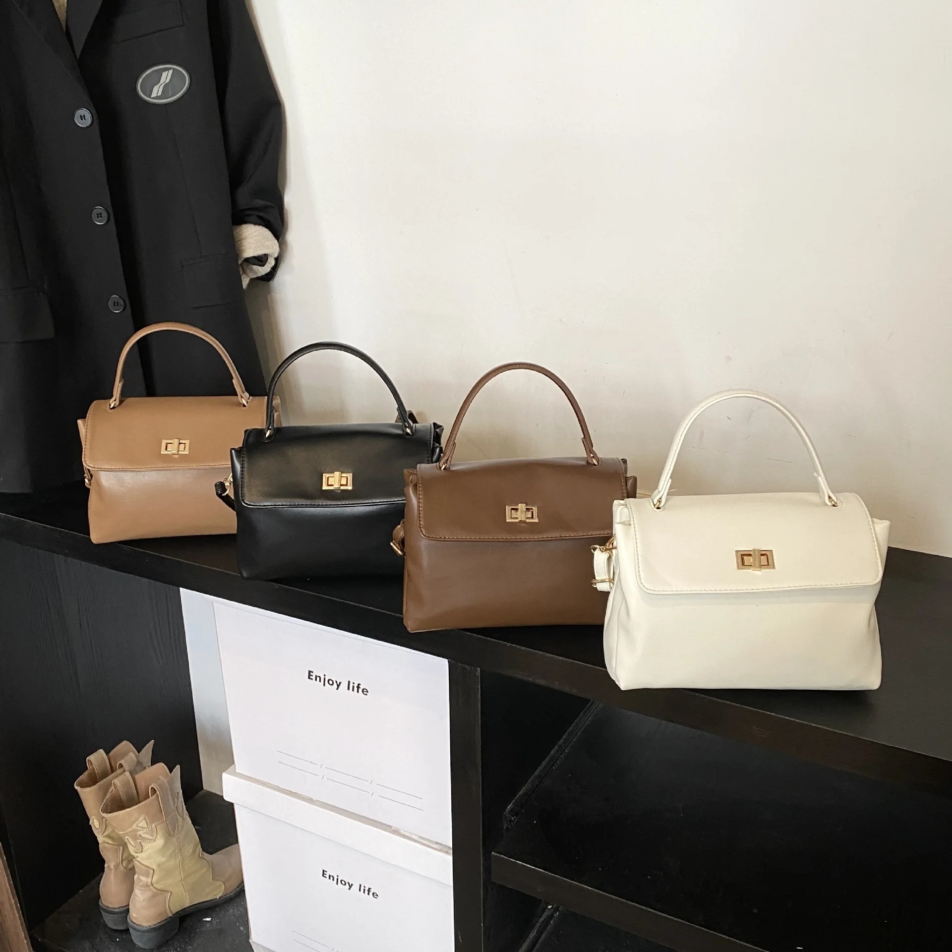 

​ ​ Квадратная женская кожаная сумка премиум-класса с замком 2025 года, винтажная сумка через плечо с регулируемым ремешком, элегантная сумка-тоут для повседневного использования ​