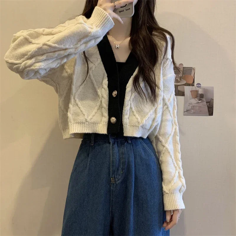 Knitted Sweater Retro Idle Sle V Neck Twist Sweater Outerwear Women Maillard Knit cardigan Small Short Top 2024 Autumn Winter