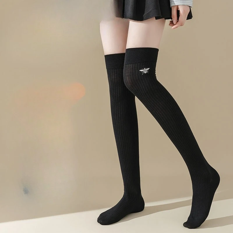 1/6 Paar einfache gestreifte lange Röhrensocken, lässige, bequeme Laufsport-Drucksocken für Damen, neue Frühlings- und Herbstsocken mit schmalen Beinen