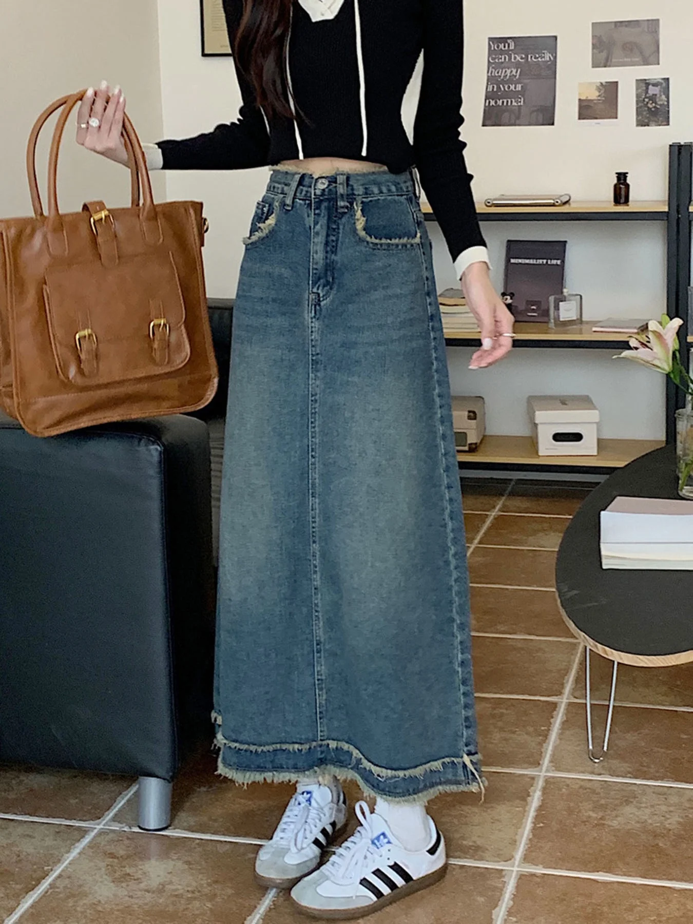 Vintage Frayed Edge High-Waisted Denim Midi Skirt A-Line Long Half Skirt for Pear-Shaped Figures view 3
