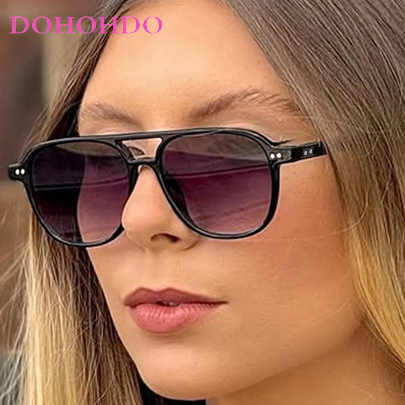 

2025 Small Rivets Square Pilot Sunglasses Women Men Classic Trendy Shades Driving Shades Traveling Eyewear UV400 Lentes De Sol