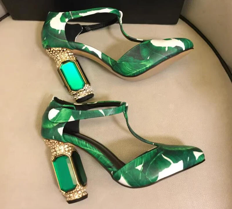 

Green Banana Leafs Printing Leather Diamond Pillar Heels Sandals Crystal Chunky High Heels T-Strap Woman Banquet Pumps Shoes