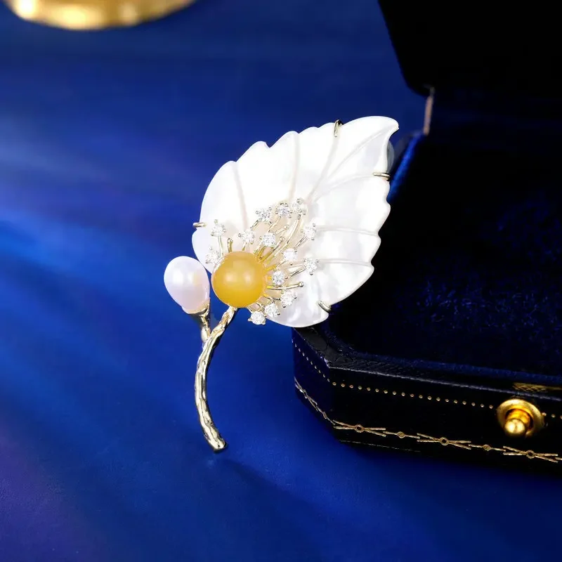 

9527 Retro and elegant style dress, cheongsam, accessories, brooch, high-end natural mother shell leaf brooch