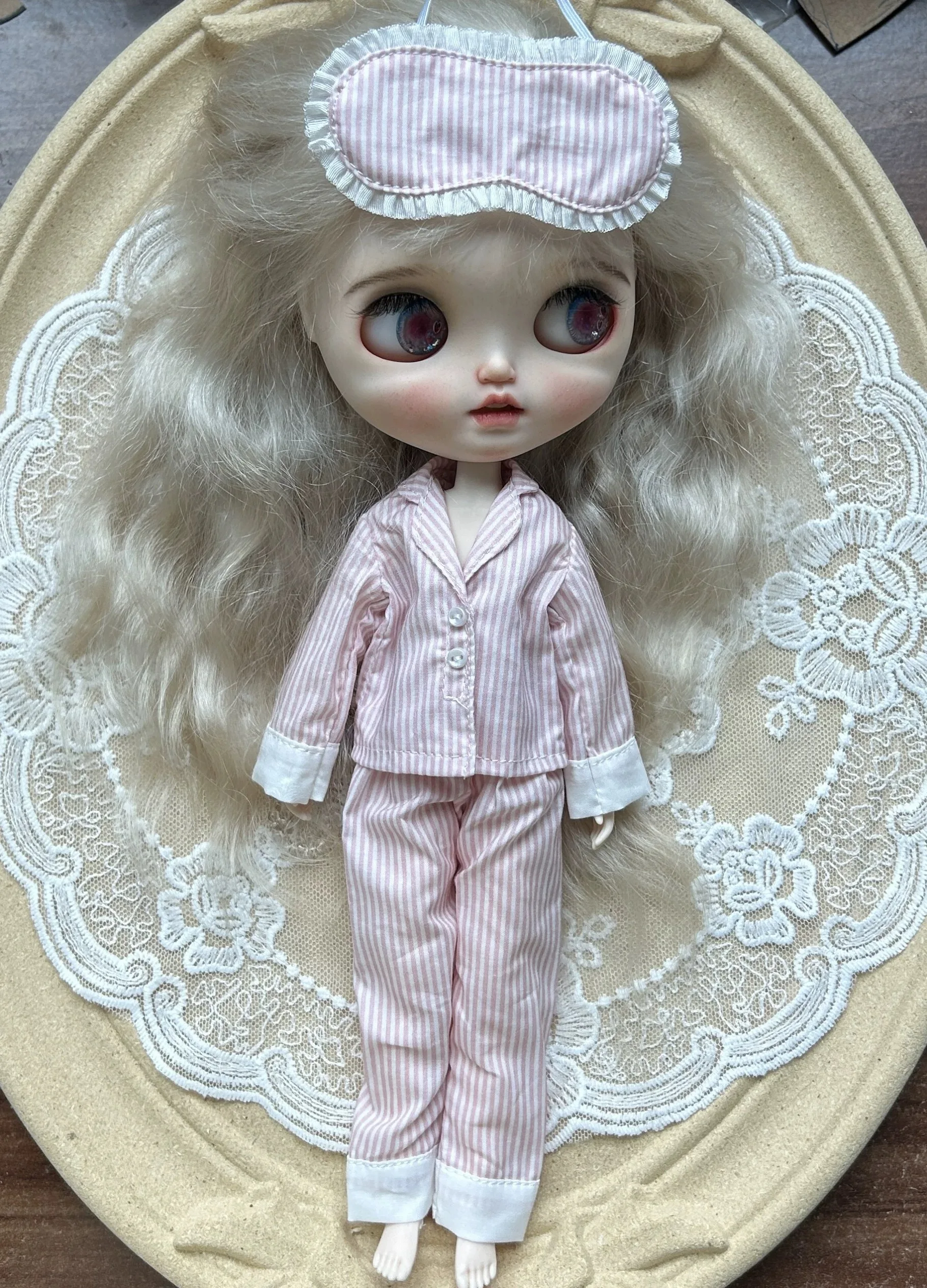 ملابس وإكسسوارات دمية بليث بطول 30 سم، ملابس منزلية على شكل دب كرتوني، بيجامة لطيفة وردية مخططة/منقوشة + طقم قناع للعين لدمية بليث