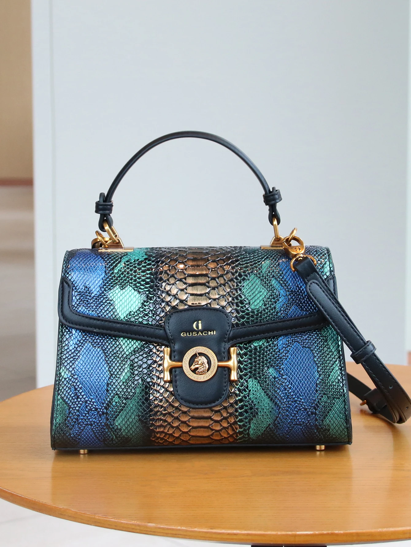 High-end customized fashion women\'s bag, elegant and high-end light luxury women\'s handbag, luxury blue gold snake pattern gradi