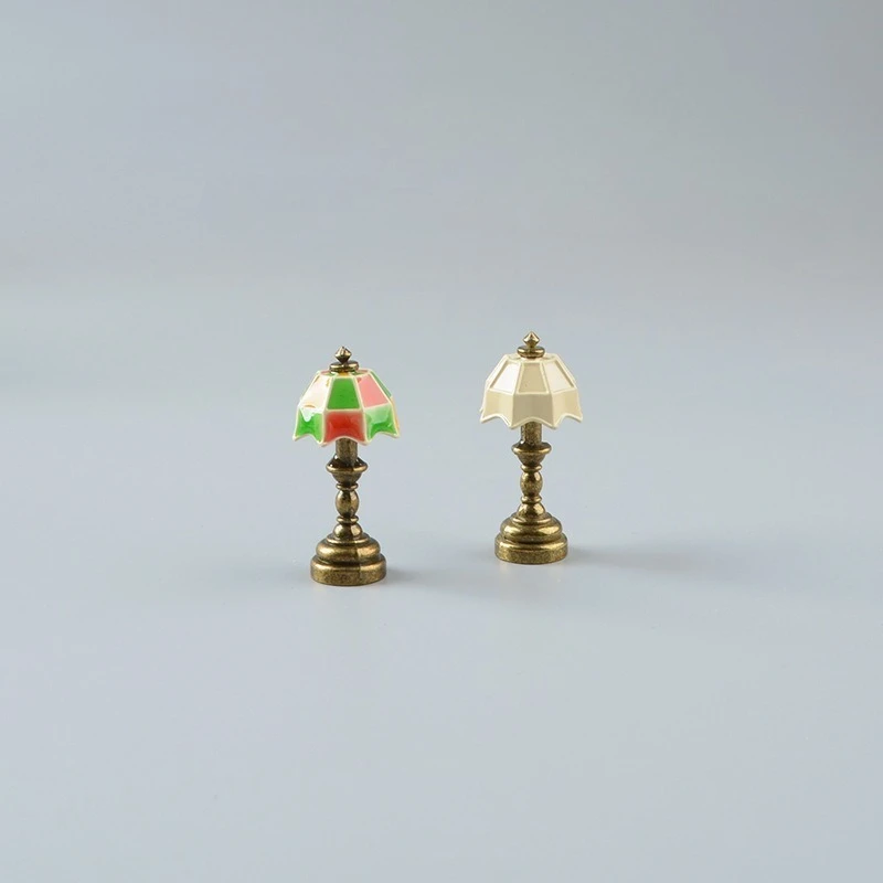 Cute Vintage Alloy Mini Desk Lamp Model, Dollhouse Lighting Accessories Mini Scene Shooting Prop Ornament. Retro Metal Texture