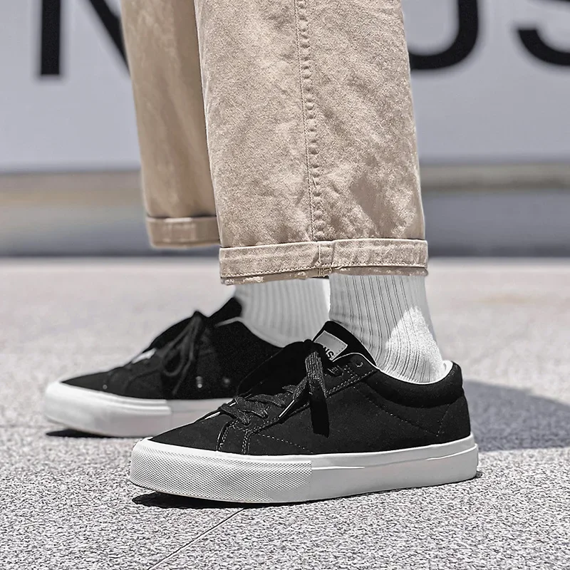 Men's Casual Flat Canvas Sneakers Outdoor Solid Color Shallow Mouth Sports Shoes Tennis Men's Street Lace-up Vulcanized Shoes