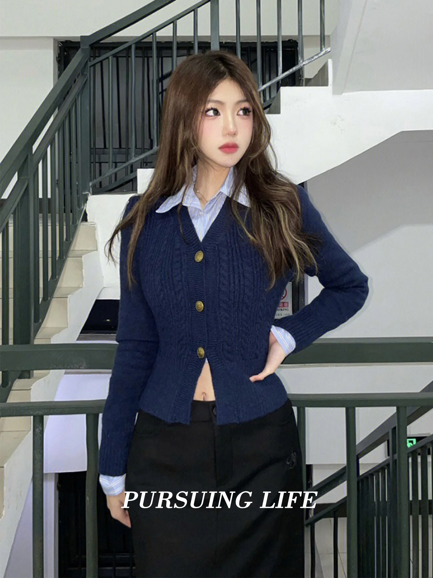 

American Style Spicy Girl V-Neck Knitted Sweater Short Slim Fit Women's Fashion Spring College Style Outerwear Design Sense