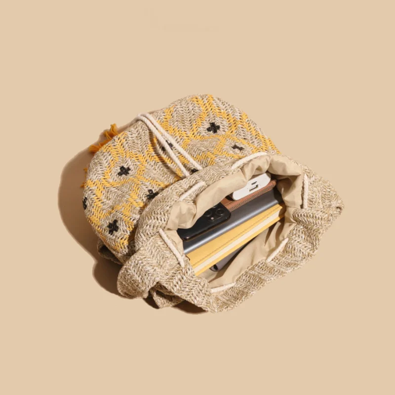 2023 Ins Small Bucket Shoulder Beach Ethnic Woven Rattan Straw Tassels Hand Bags for Women Vintage High Quality Crossbody Purses