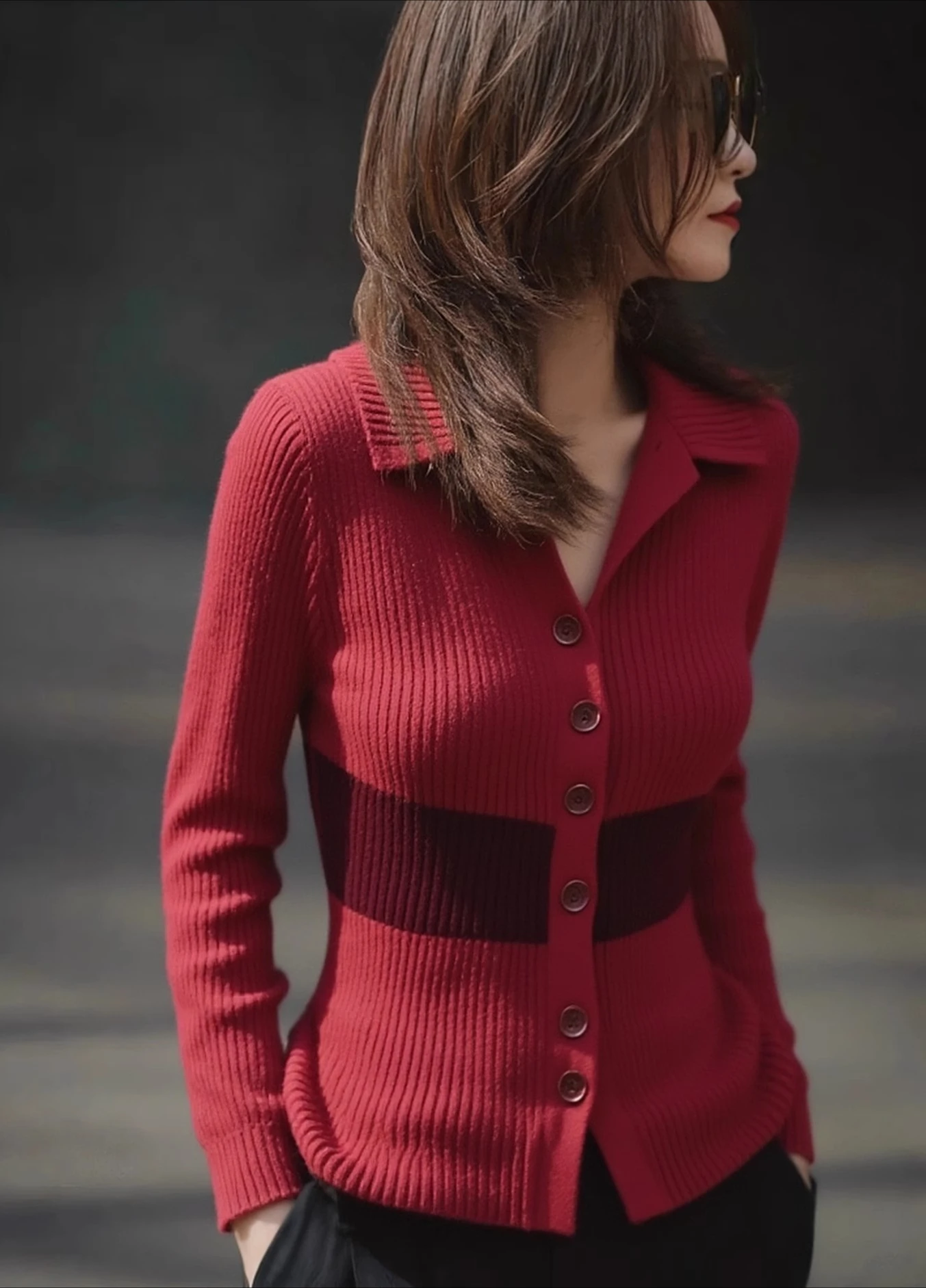 Novo suéter de lã feminino para outono e inverno, suéter de base de malha com gola vermelha elegante e luxuoso