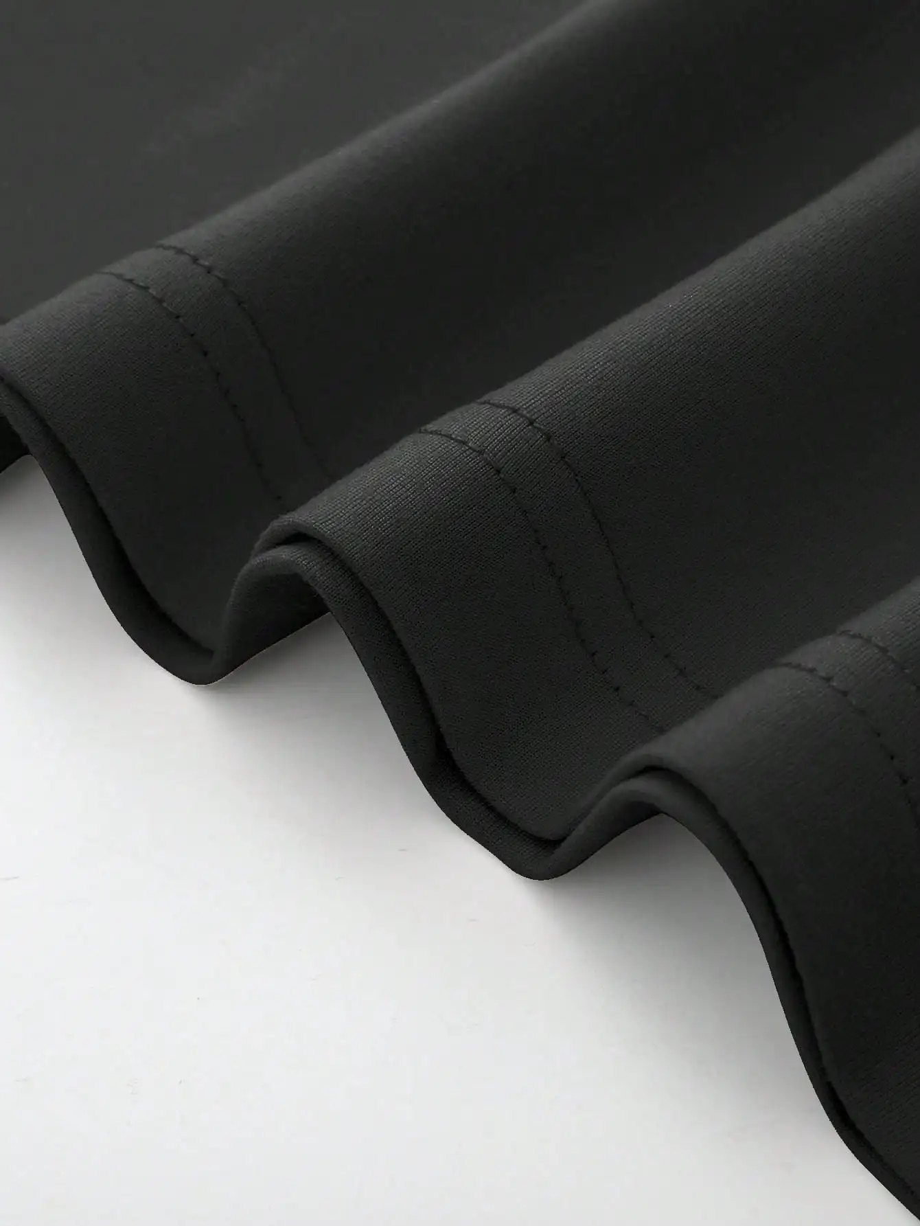 เสื้อยืดแขนสั้นพิมพ์ลายกราฟิกสโลแกนแบบไขว้ลำลองสำหรับผู้ชาย Manfinity Homme เหมาะสำหรับเป็นของขวัญให้เพื่อน