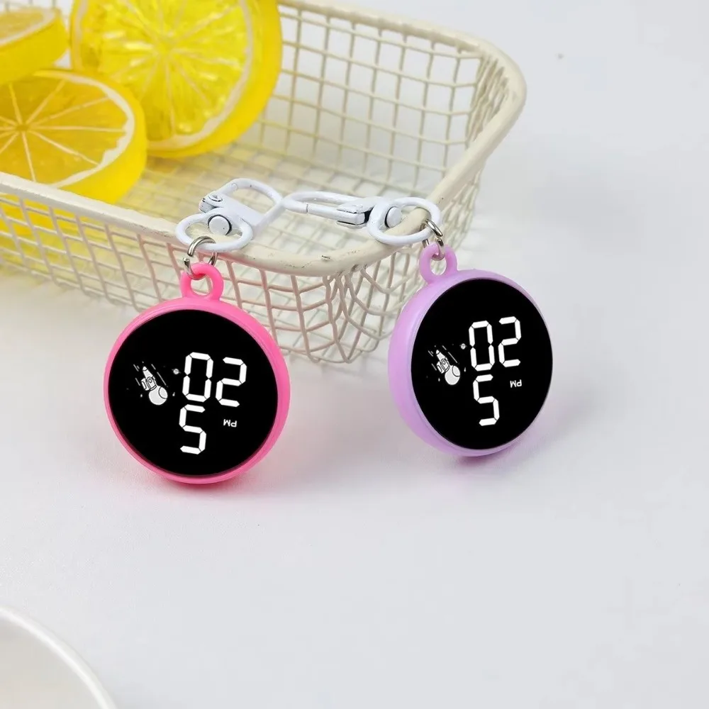 Relógio Digital de Chaveiro Estilo Astronauta à Prova d'Água com LED e Display Digital Luminoso
