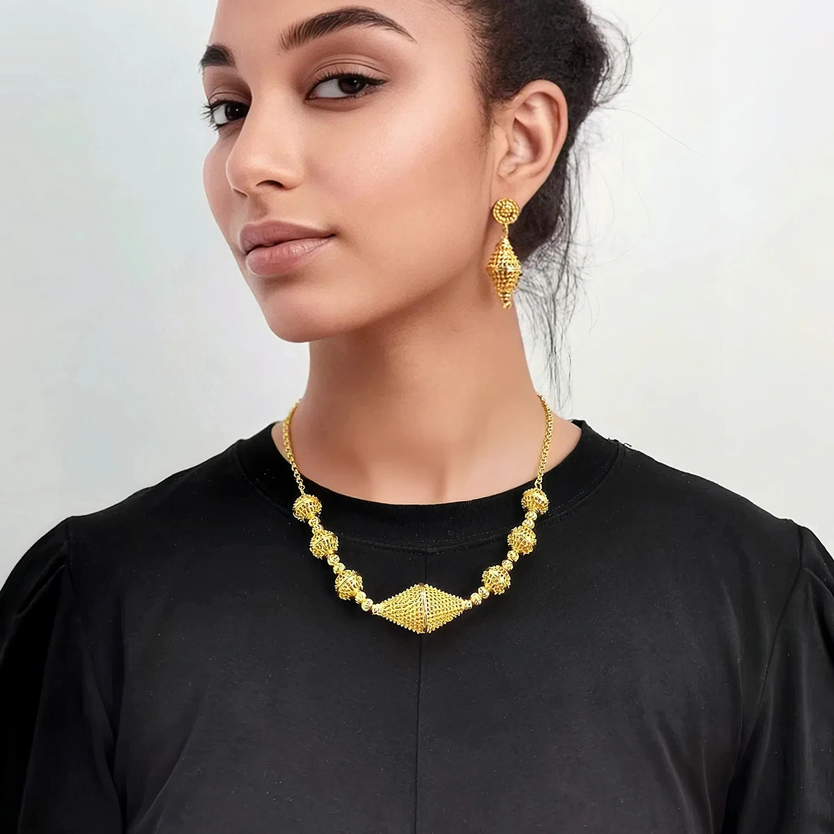 مصر النبيلة نمط الأزياء والمجوهرات مجموعات حزب اكسسوارات الزفاف الذهب اللون الجوف خارج كرات معدنية قلادة طقم من الحلقان