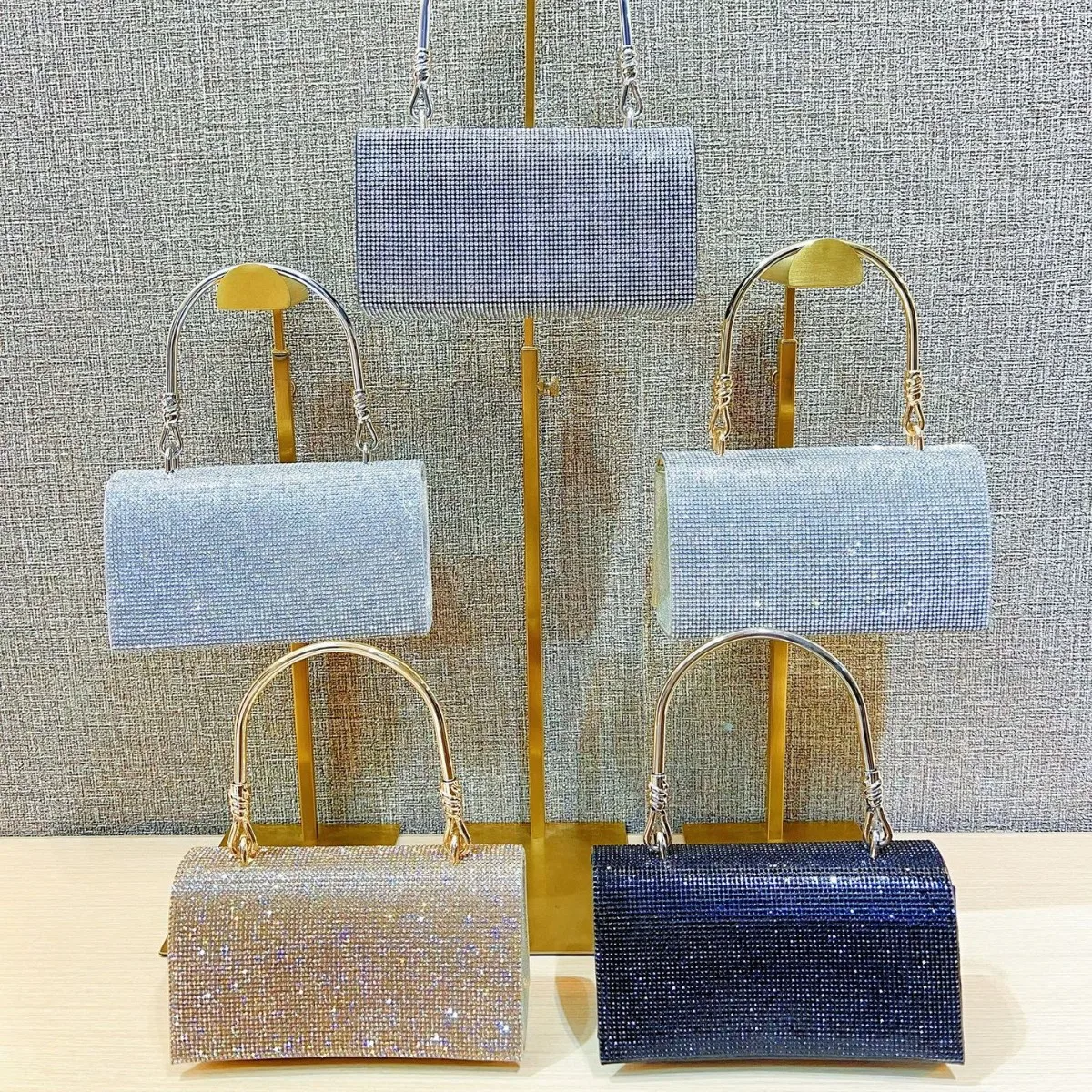 新しいスパークリングクリスタルハンドバッグ女性のショルダークラッチ財布高級結婚式誕生日宴会パーティーイブニングバッグハンドヘルドエレガント