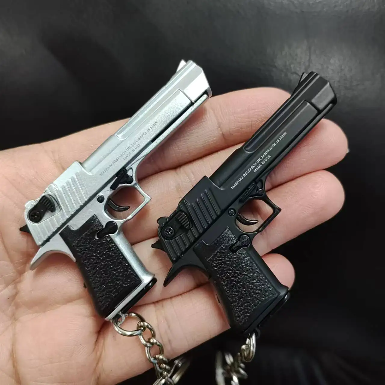 Alloy 1:4 Scale Desert Eagle Pistol Mini Toy Gun Keychain Weapon Model Metal Keychain For Adult Kids Christmas Gift