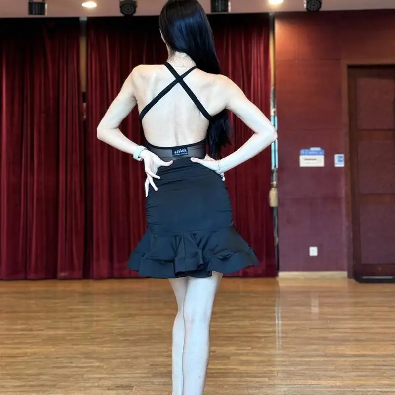 Robe de danse latine personnalisée sans manches en Z, col suspendu, haut croisé en maille, jupe en arête de poisson, performance d'examen d'art pour dames