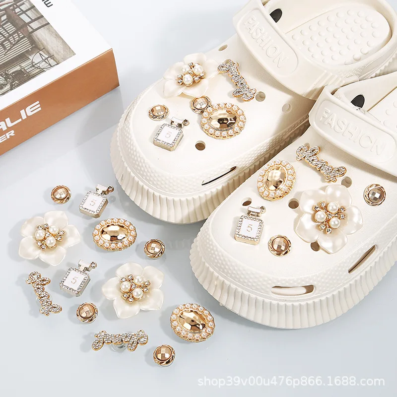 Fashion Metal Set Hole Shoe Charms Accessories PVC Shoe Buckle Cute Pearl Bear Water Diamond Shoes Decoration