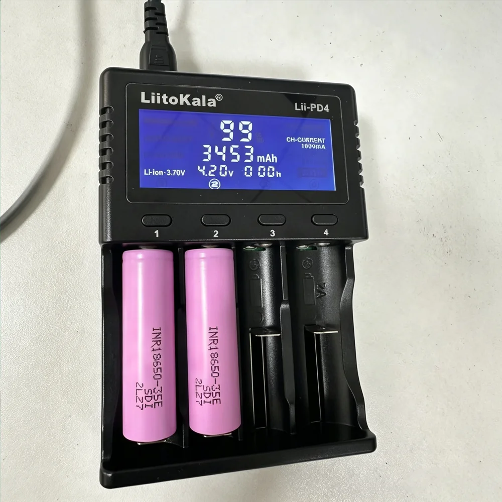 100% Foot Capacity 35E 18650 Lithium Battery 3500mAh 3.7V 25A Li-ion Rechargeable Battery, for Flashlights, Tool Batteries, Etc