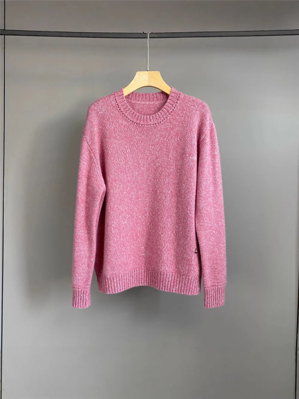 

Women's 25 Autumn/Winter New Round Neck Dot Yarn Cashmere Knitted Fashion Versatile Casual Pullover Sweater
