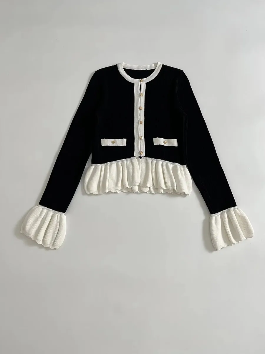 TWOTWINSTYLE Hit Color Chic Sweater for Women Round Neck Flare Sleeves Patchwork Metal Bucke Slimming Folds Hem Cardigan Female